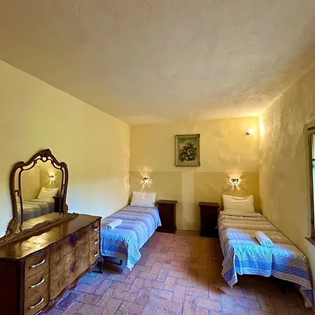 Podere Campalfi, Large Apartament Stigliano (Tuscany)
